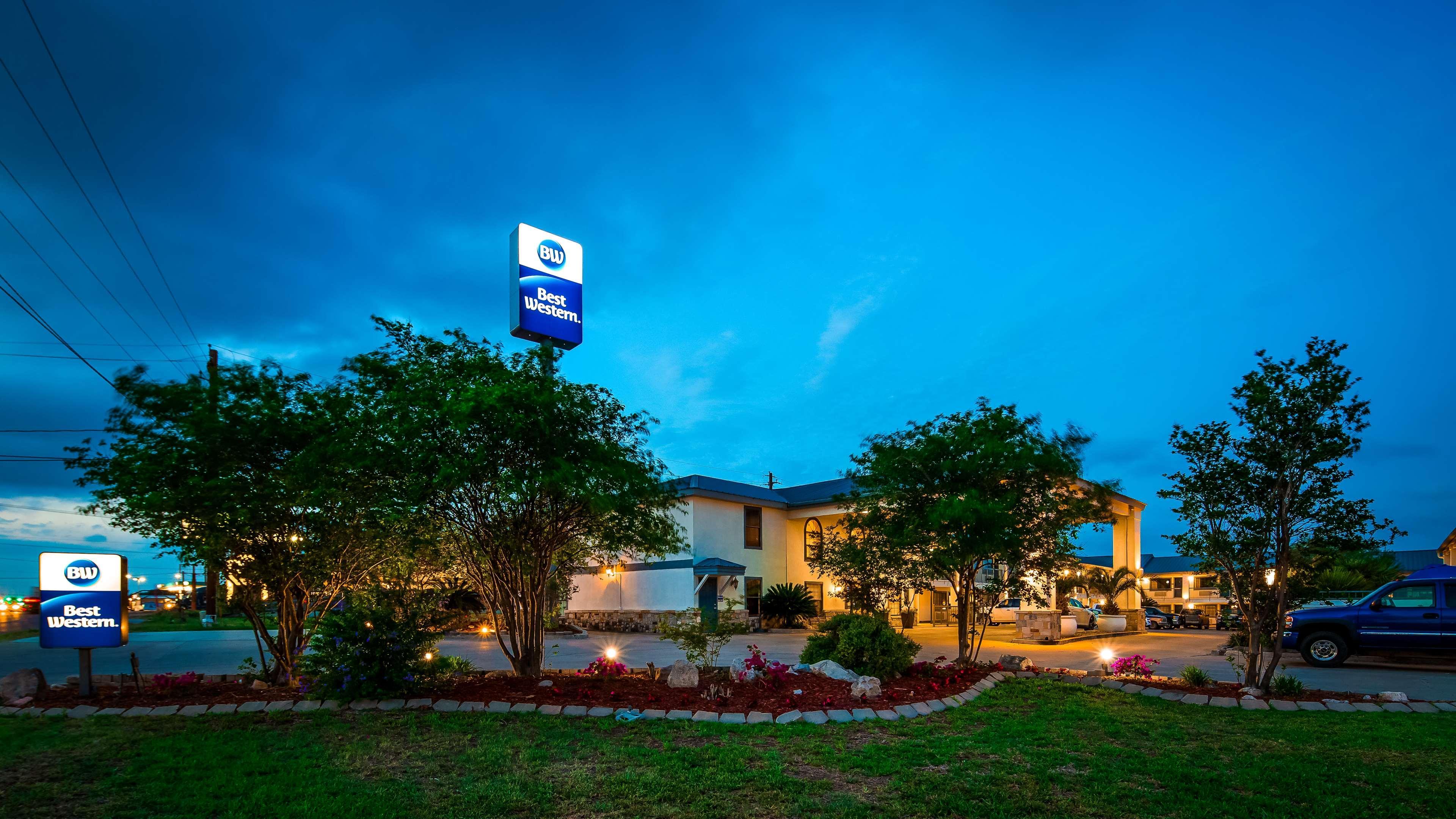 Best Western George West Executive Inn Екстер'єр фото