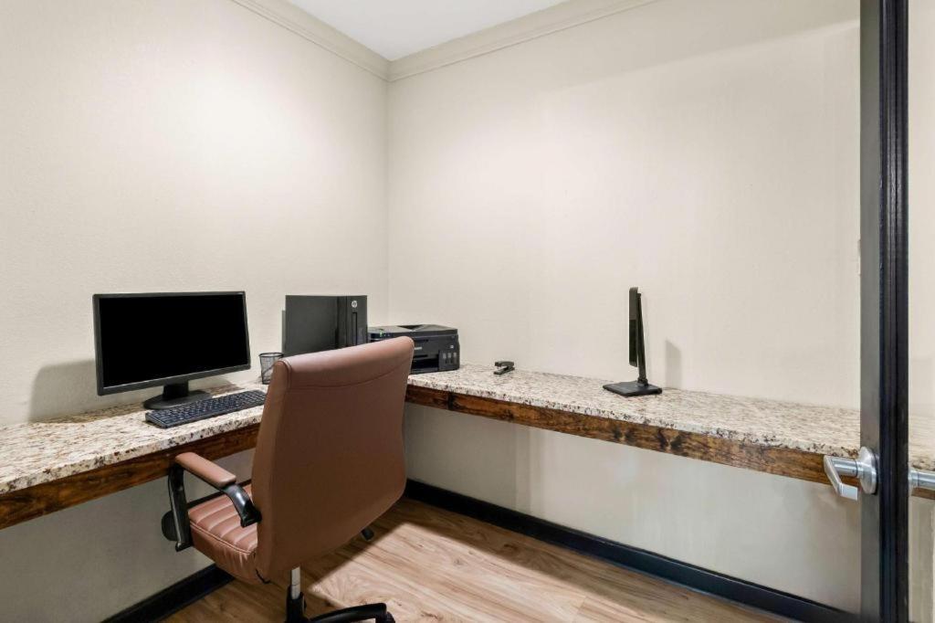 Best Western George West Executive Inn Екстер'єр фото