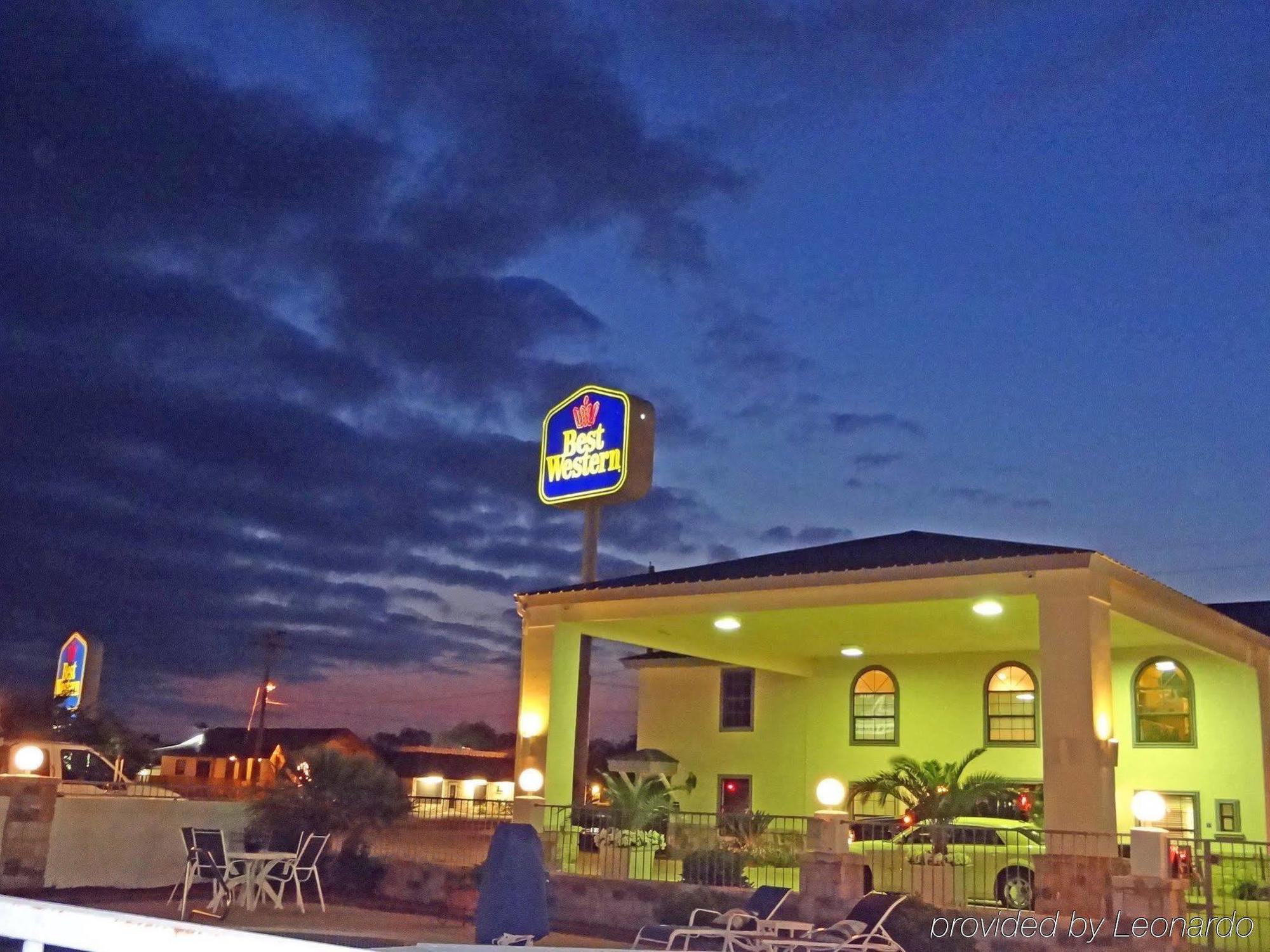 Best Western George West Executive Inn Екстер'єр фото